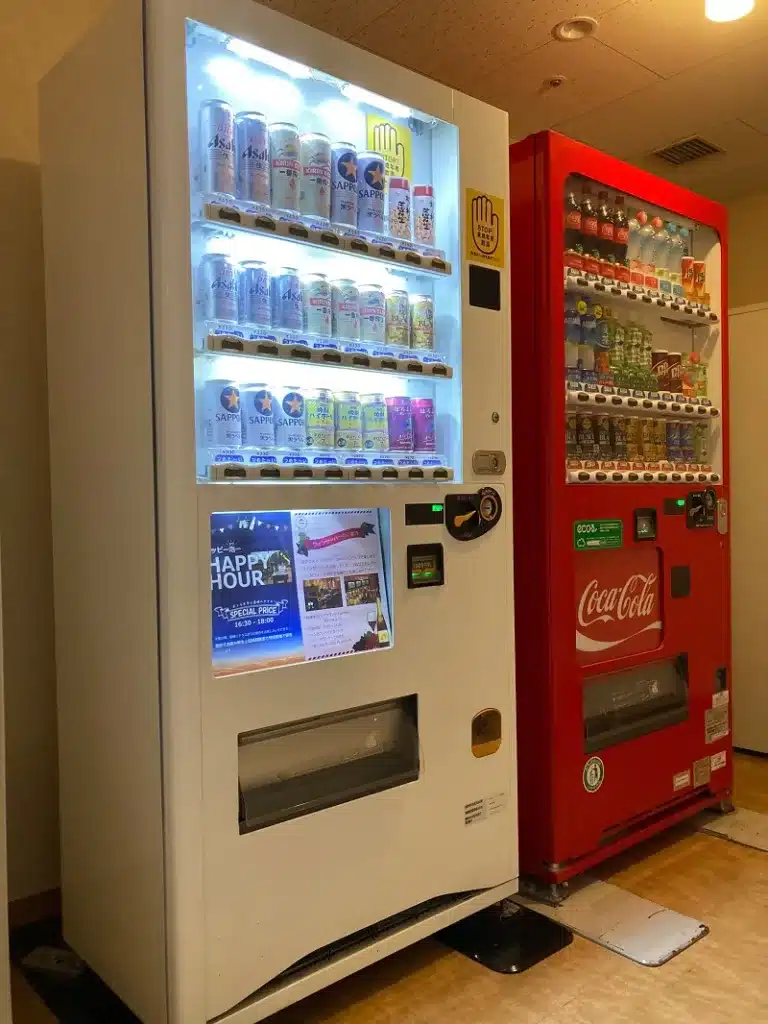 自販機での酒の販売は合法？免許・許可が不要なケースや裏ワザ、自販機代を安く抑えるコツ、節税効果などを解説